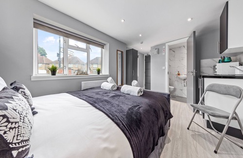 Feltham West Apartamento | Lovely Ensuite Room Feltham Heathrow London Tw13