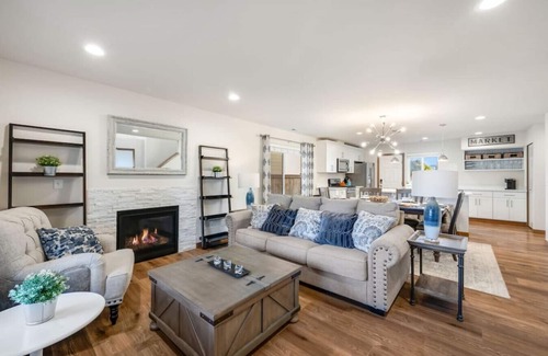 Central Tacoma Casa | Lovely Family Gem ~ 10mins to DT