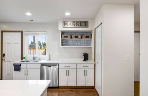 Central Tacoma Casa | Lovely Family Gem ~ 10mins to DT
