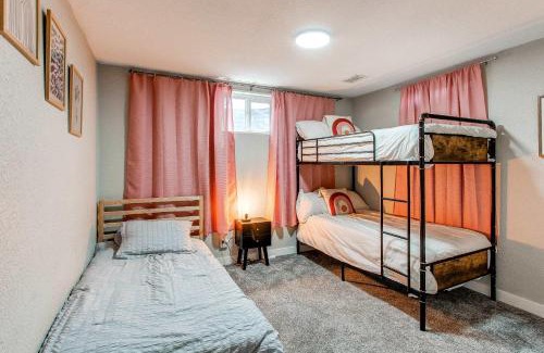 Northglenn Casa | Lovely family home in Northglenn with fenced yard and bonus room