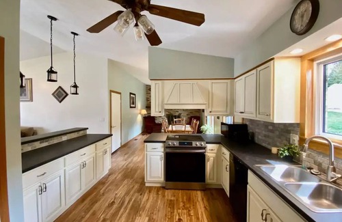 West Carrollton Casa | Lovely, Family Home with Garage in Nice Area