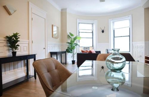 Fenway–Kenmore Apartamento | Lovely Fenway 1br in Historic Boston Building