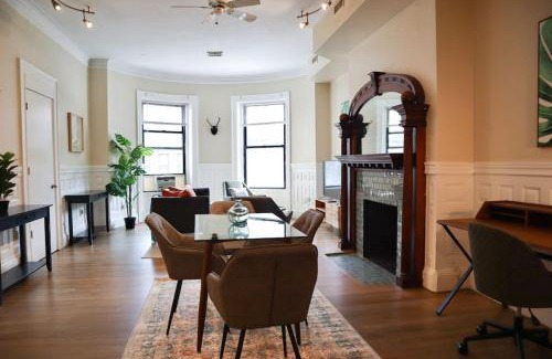 Fenway–Kenmore Apartamento | Lovely Fenway 1br in Historic Boston Building