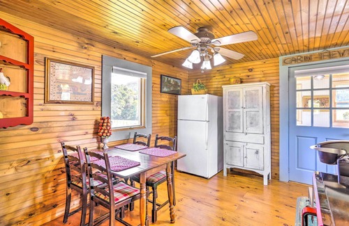 Flat Rock Cabina | Lovely Flat Rock Cabin from 1905 w/ Fireplace