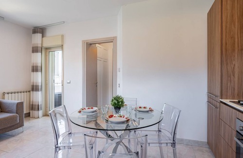 Aci Trezza Apartamento | Lovely Flat with Balcony and Private Parking