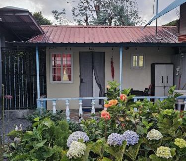 Brisas de Alto Boquete Apartamento | Lovely Flower Garden Apartment