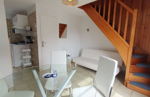 Saint-Jouan-des-Guerets Apartamento | Bonito apartamento para 4 personas con WIFI, piscina, TV, terraza y aparcamiento