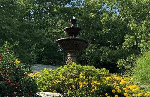 Lincolnville Casa | Lovely Getaway Suite with Private Deck in a Bed and Breakfast in Waldo County