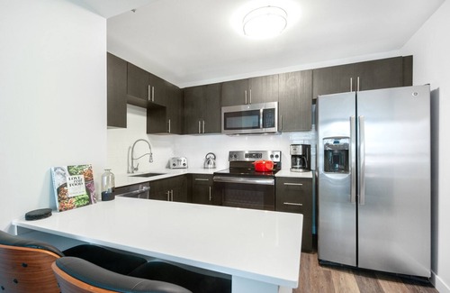Rush and Division Apartamento | Lovely Gold Coast Convertible w/ Terrace near the L by Blueground