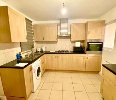 Finchley Church End Casa | Lovely Ground Floor 2 Bedroom House Ealing London
