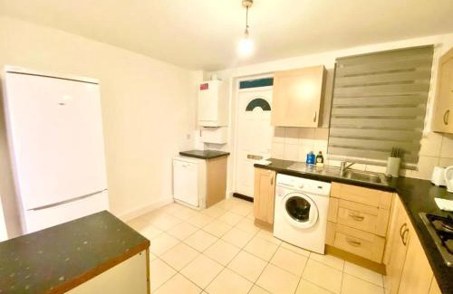 Finchley Church End Casa | Lovely Ground Floor 2 Bedroom House Ealing London