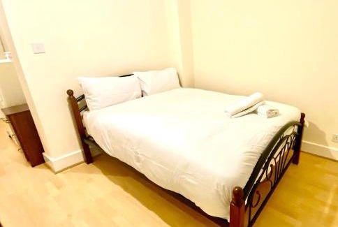 Finchley Church End Casa | Lovely Ground Floor 2 Bedroom House Ealing London
