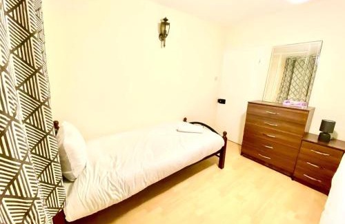 Finchley Church End Casa | Lovely Ground Floor 2 Bedroom House Ealing London
