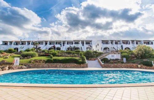 Arenal d'en Castell Apartamento | Lovely hideaway with pool and white sand beach