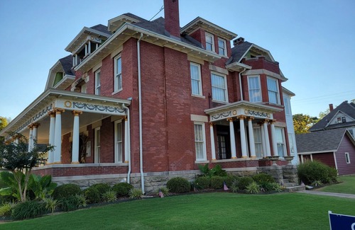 Fort Smith Casa | lovely historic mansion close to downtown river front walking trail