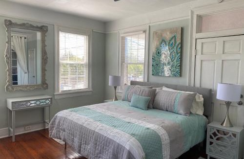 Westside Casa | Lovely & Historical 3BR - Balcony - Central Location