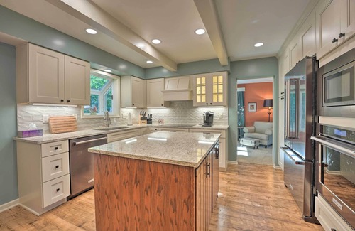 Holland Casa | Lovely Holland Home w/ 1 Mile to Lake Michigan!