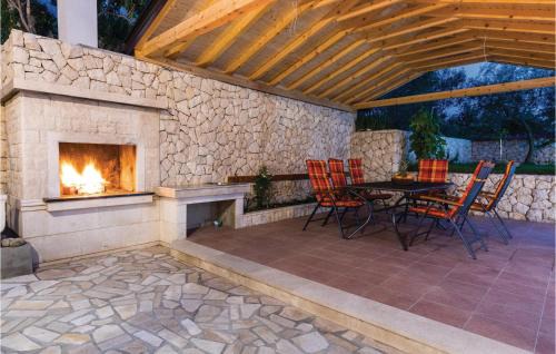 Ploce Casa | Lovely Home In Bacina With Wifi