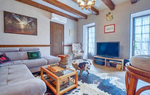 Beauregard-de-Terrasson Casa | Lovely Home In Beauregard-De-Terrasso