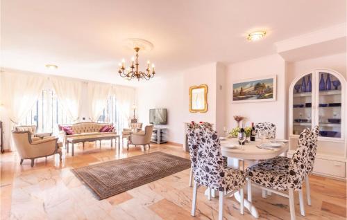 Torrequebrada Casa | Lovely Home In Benalmádena