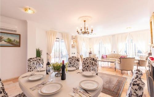 Torrequebrada Casa | Lovely Home In Benalmádena