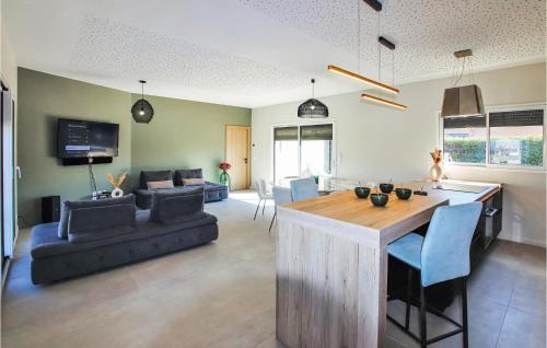 Cleon-d'Andran Casa | Lovely Home In Cléon D'andran