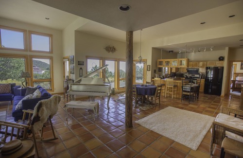 Baca Grande Casa | Lovely Home in Crestone (Great Views!)