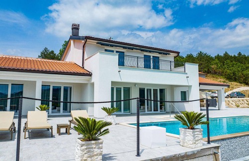 Korelici Casa | Preciosa casa en Draguc