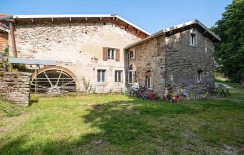 Escles Casa | Lovely Home In Escles With Kitchen