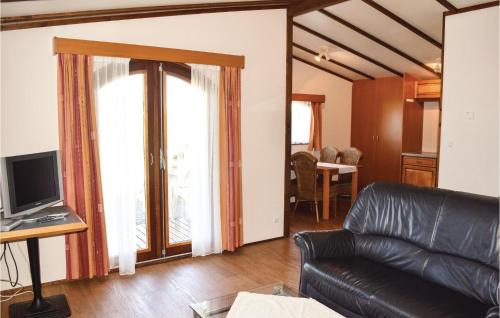 Ferienhausgebiet Hillenseifen Casa | Lovely Home In Gerolstein With Wifi