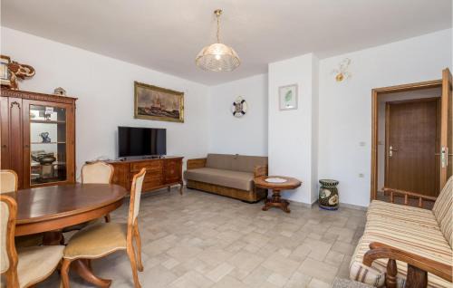 Stinica Casa | Lovely Home In Josinovac With Wifi