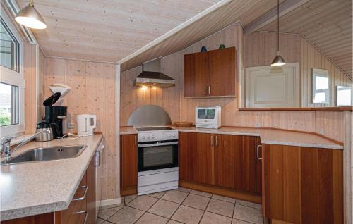 Lokken Casa | Lovely Home In Løkken With Kitchen