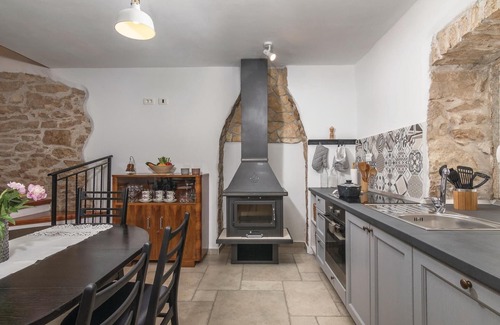 Paradiz Casa | Impresionante casa en Labin con cocina