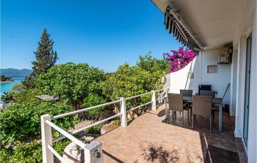 Loviste Casa | Lovely Home In Loviste With Kitchen