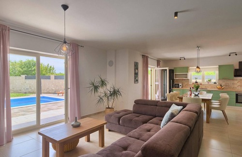 Orbanici Casa | Hermosa casa en Marcana