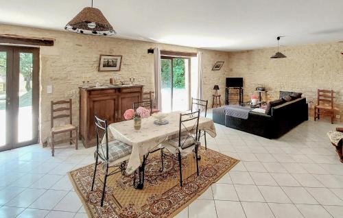 Paulin Casa | Lovely Home In Paulin With Kitchen