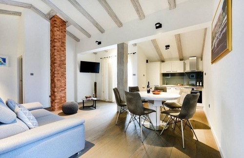 Lovinac Casa | Villa Tona