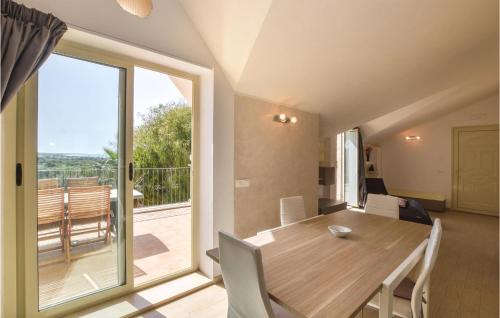 Pozzallo Casa | Lovely Home In Pozzallo With Kitchen
