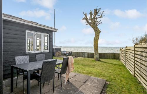 Ronde Casa | Lovely Home In Rønde With Kitchen