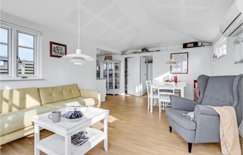 Ronde Casa | Lovely Home In Rønde With Kitchen