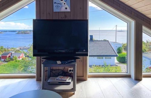 Kolbjørnsvik Casa | Lovely home in Sandviga with house sea view