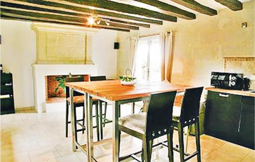 Saint-Lambert-des-Levees Casa | Lovely Home In Saumur With Wifi