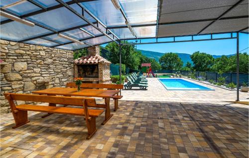Susnjevica Casa | Lovely Home In Susnjevica With Kitchen