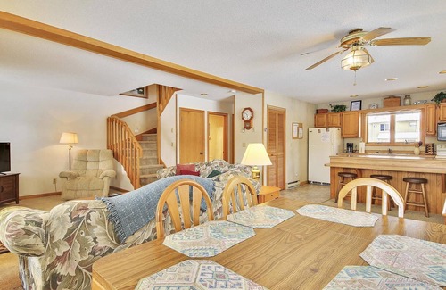 Davis Condominio | Lovely home in the center of Canaan Valley offers unlimited outside activity!