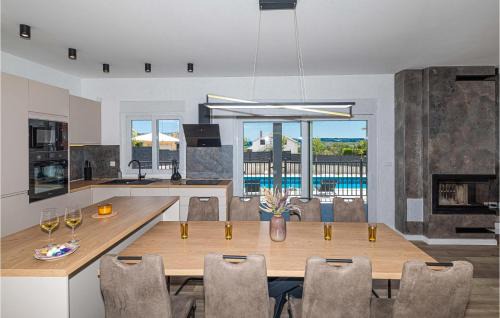 Plano Casa | Lovely Home In Trogir With Kitchen