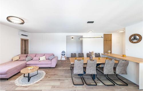 Plano Casa | Lovely Home In Trogir With Kitchen