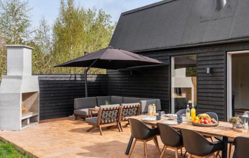 Vaeggerlose Casa | Lovely Home In Væggerløse With Sauna