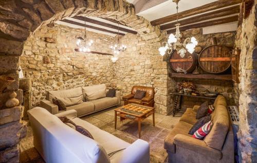 El Vilosell Casa | Lovely Home In Vilosell With Wifi