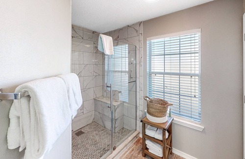 Seaspray Casa | Lovely home near the beach with pool, bikes, central AC, & washer/dryer