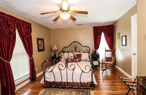 Loretto Cama Y Desayuno | Lovely home on the Kentucky Bourbon Trail, 3 miles from Maker's Mark Distillery